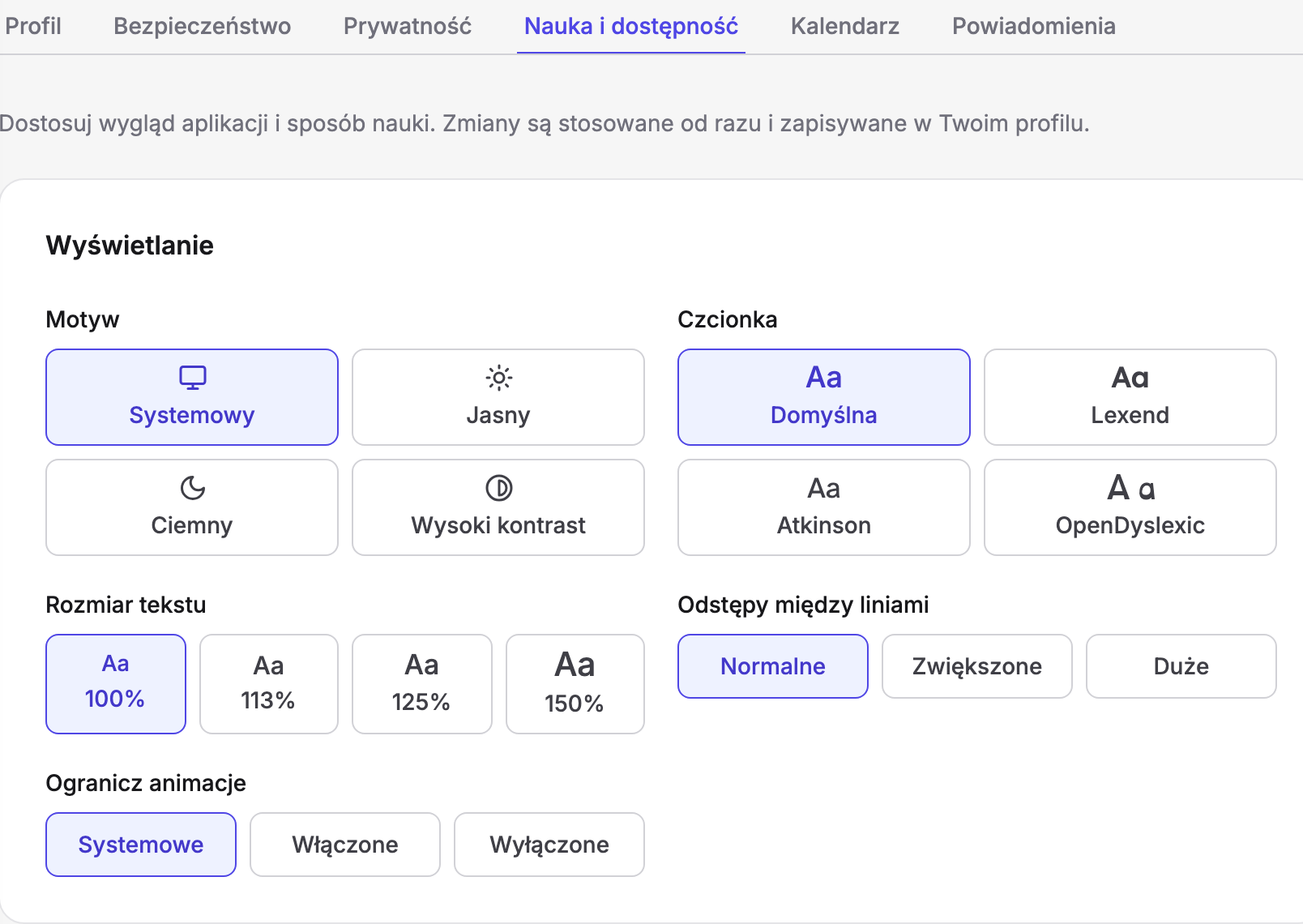 Zakładka „Nauka i dostępność” w profilu studenta Erudis, karta „Wyświetlanie”: „Motyw” (Systemowy, Jasny, Ciemny, Wysoki kontrast), „Czcionka” (Domyślna, Lexend, Atkinson, OpenDyslexic), „Rozmiar tekstu” od 100% do 150%, „Odstępy między liniami” oraz „Ogranicz animacje”