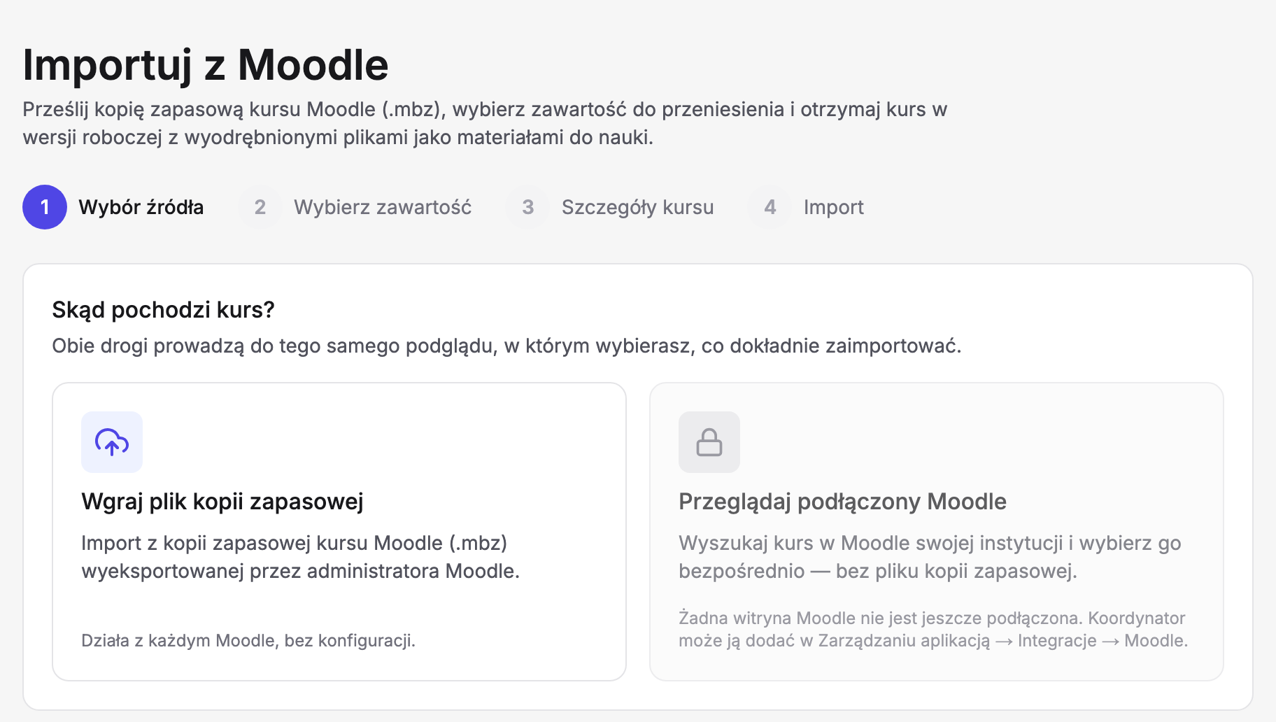 Kreator „Importuj z Moodle” w Erudis z czterema krokami (aktywny „Wybór źródła”, dalej „Wybierz zawartość”, „Szczegóły kursu” i „Import”) i kartą „Skąd pochodzi kurs?” z notą „Obie drogi prowadzą do tego samego podglądu, w którym wybierasz, co dokładnie zaimportować.” oraz dwiema opcjami: „Wgraj plik kopii zapasowej” (import z kopii .mbz wyeksportowanej przez administratora Moodle) i wyszarzoną, oznaczoną kłódką „Przeglądaj podłączony Moodle” (wybór kursu bezpośrednio, bez pliku kopii zapasowej)