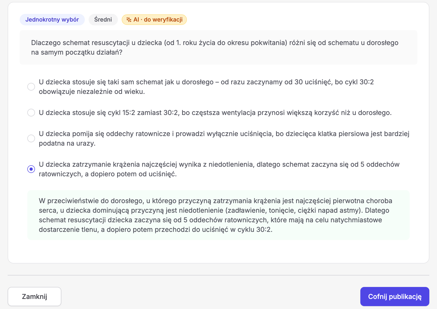 Pytanie opublikowanego sprawdzianu w Erudis: cztery odpowiedzi o różnicach resuscytacji dziecka i dorosłego z zaznaczoną odpowiedzią o pięciu oddechach ratowniczych i zielonym wyjaśnieniem, a pod kartą przyciski „Zamknij” i „Cofnij publikację”