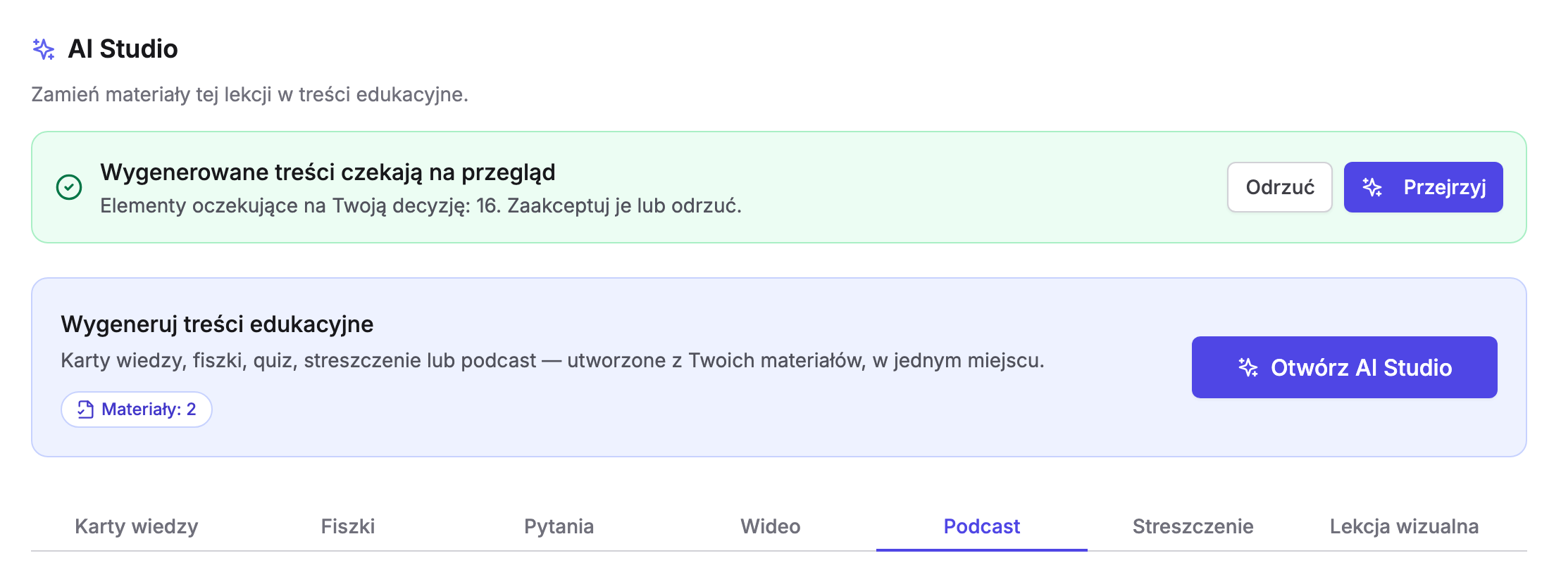 Panel „AI Studio” w edytorze lekcji Erudis: powiadomienie „Wygenerowane treści czekają na przegląd” z 16 elementami i przyciskami „Odrzuć” i „Przejrzyj”, box „Wygeneruj treści edukacyjne” z chipem „Materiały: 2” i przyciskiem „Otwórz AI Studio” oraz siedem zakładek rodzajów treści: „Karty wiedzy”, „Fiszki”, „Pytania”, „Wideo”, „Podcast”, „Streszczenie” i „Lekcja wizualna”